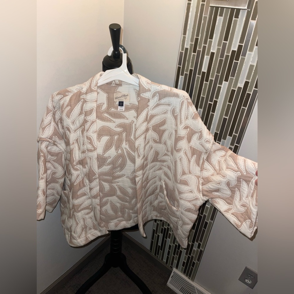 Universal thread quilted jacket
